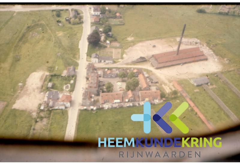Luchtfoto Steenfabriek Erdwal met Rooie Dorp Coll.G.B.Janssen